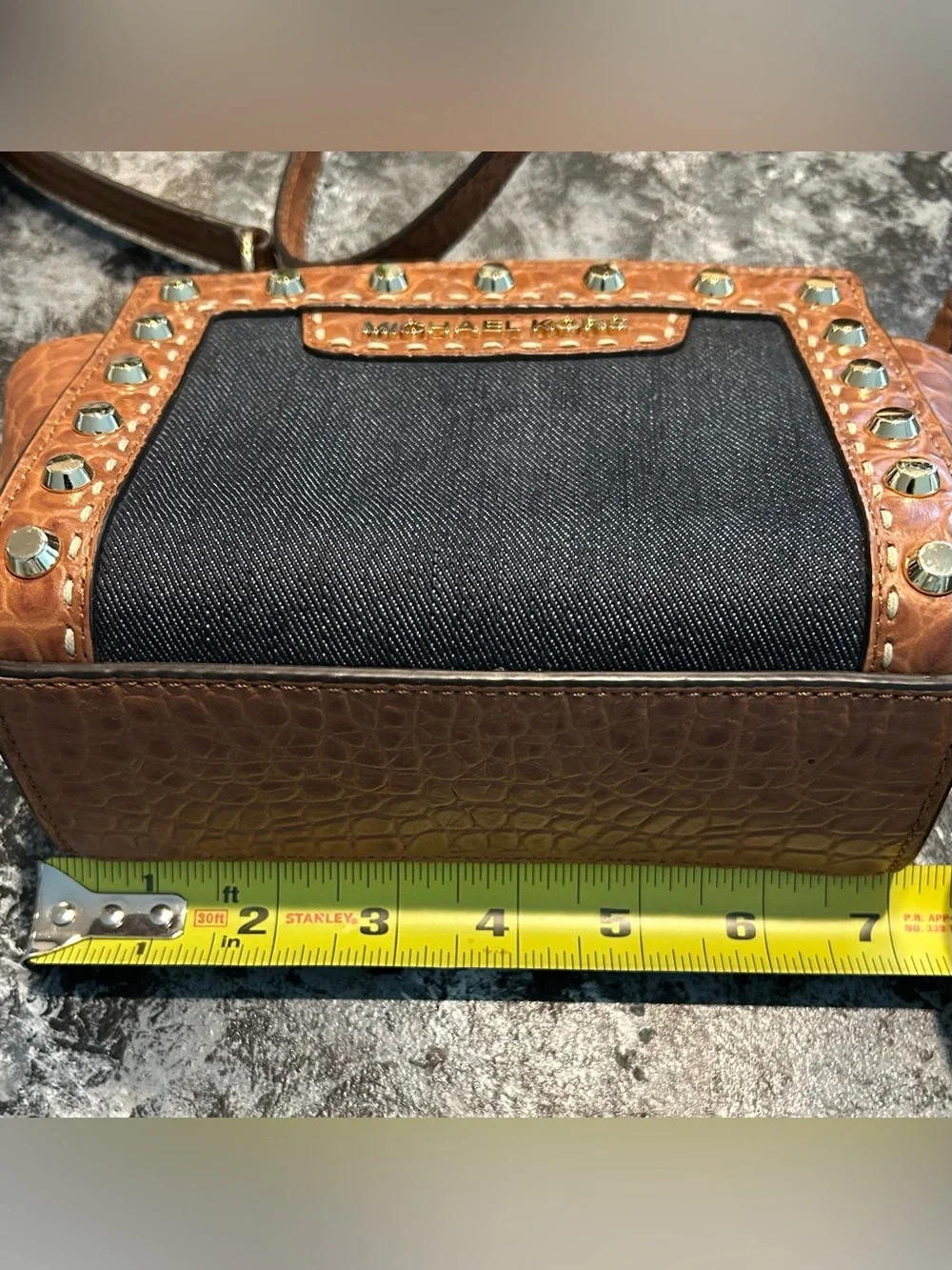 Michael Kors Selma Mini Messenger (style number 32S4GLKC1U)